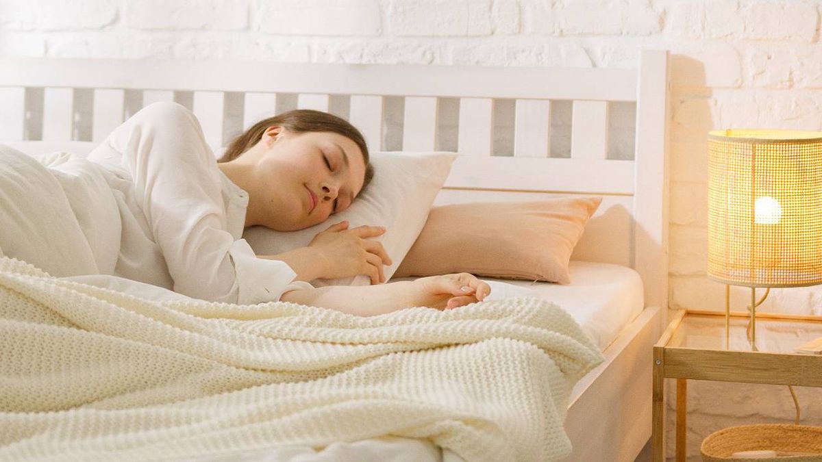 7 Common Sleep Myths Debunked By Science